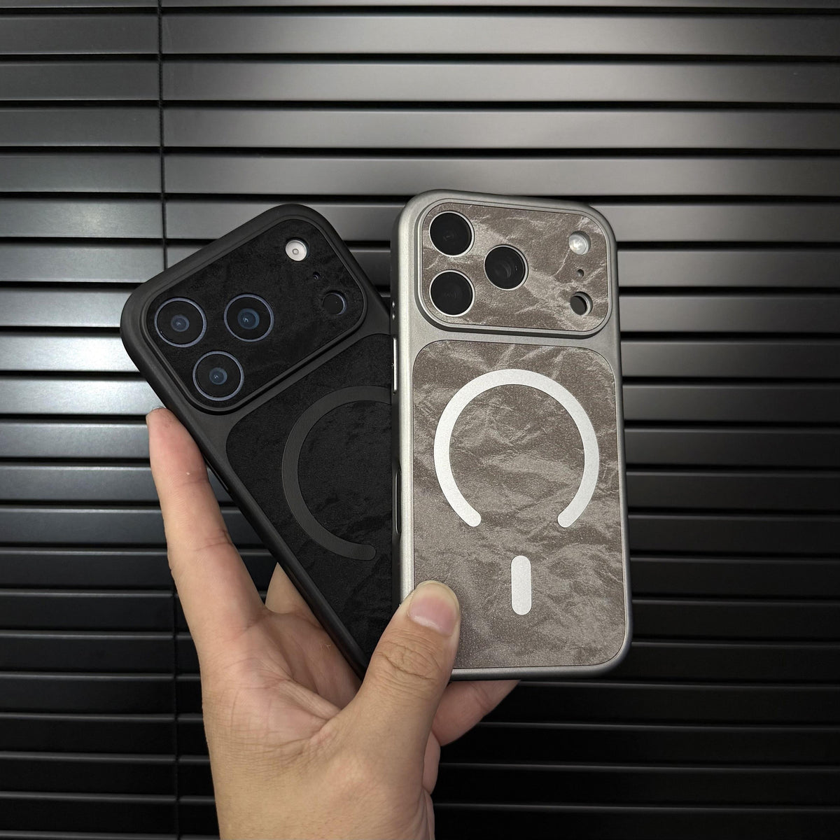 Hochwertige iPhone-Hülle aus Leder, MagSafe-kompatibel, mit Schneetextur-Finish