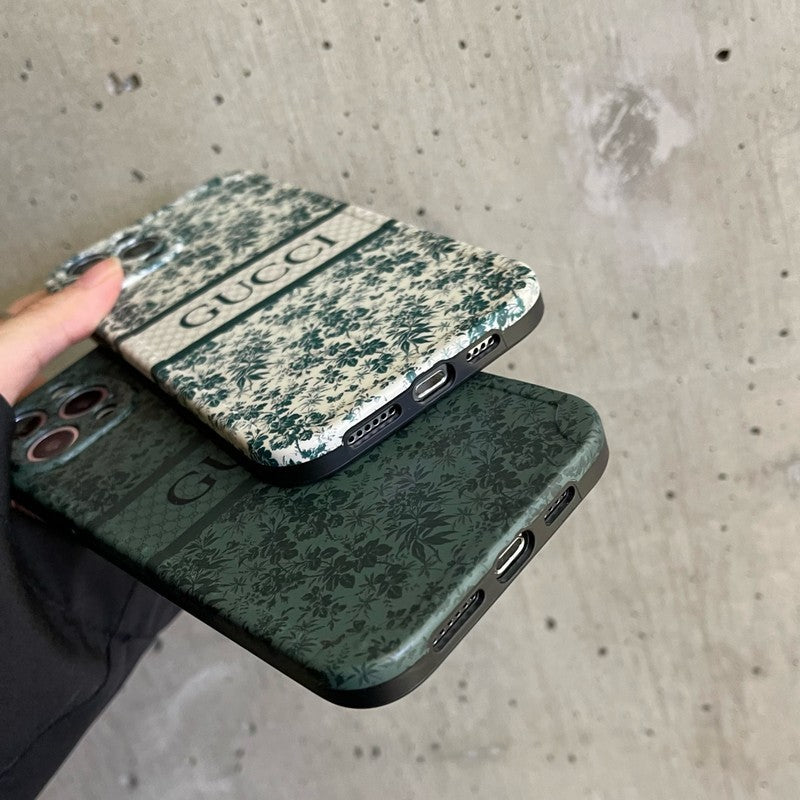 Grüne Premium-iPhone-Hülle mit Baum-Design