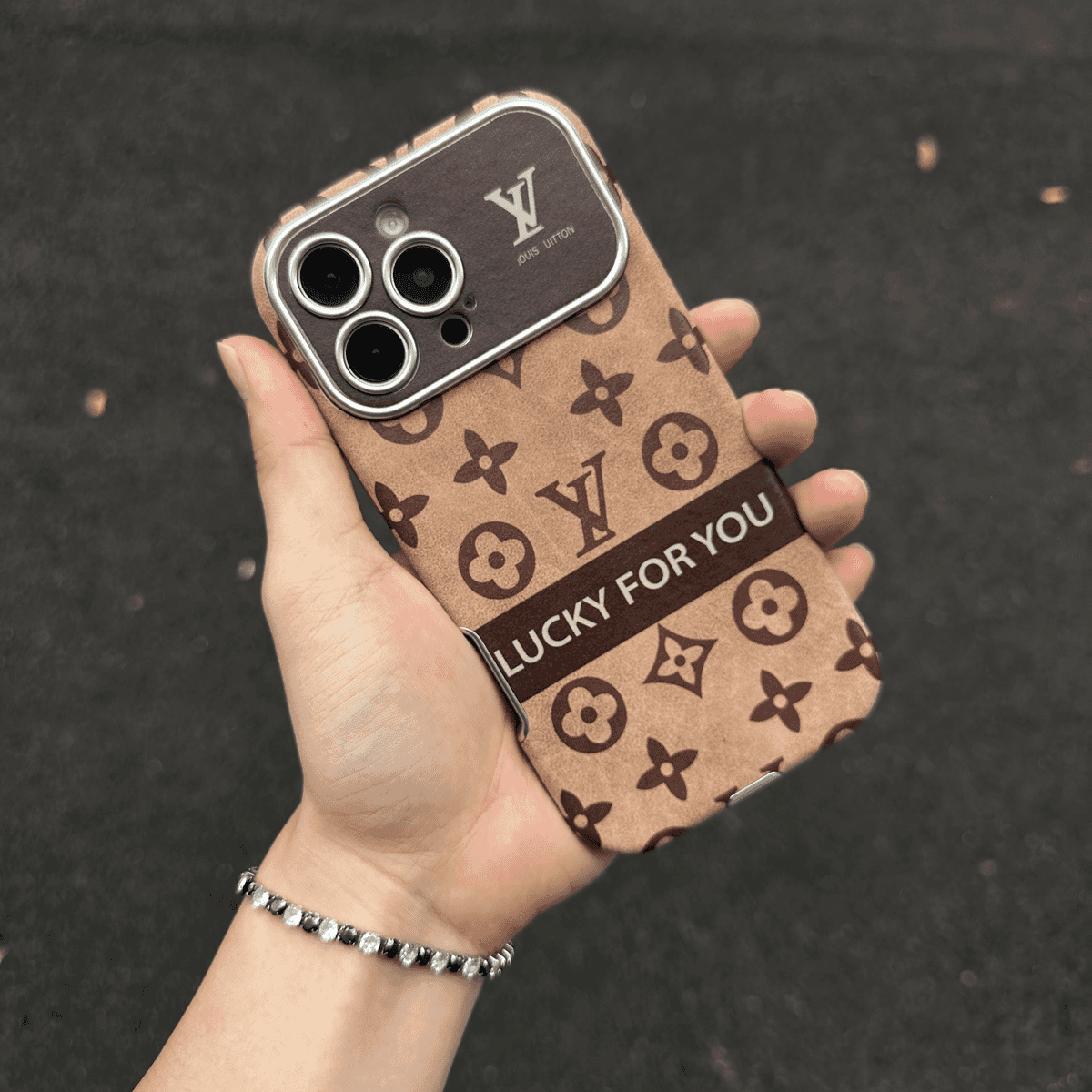 Custodia per iPhone in pelle di lusso color marrone e nero